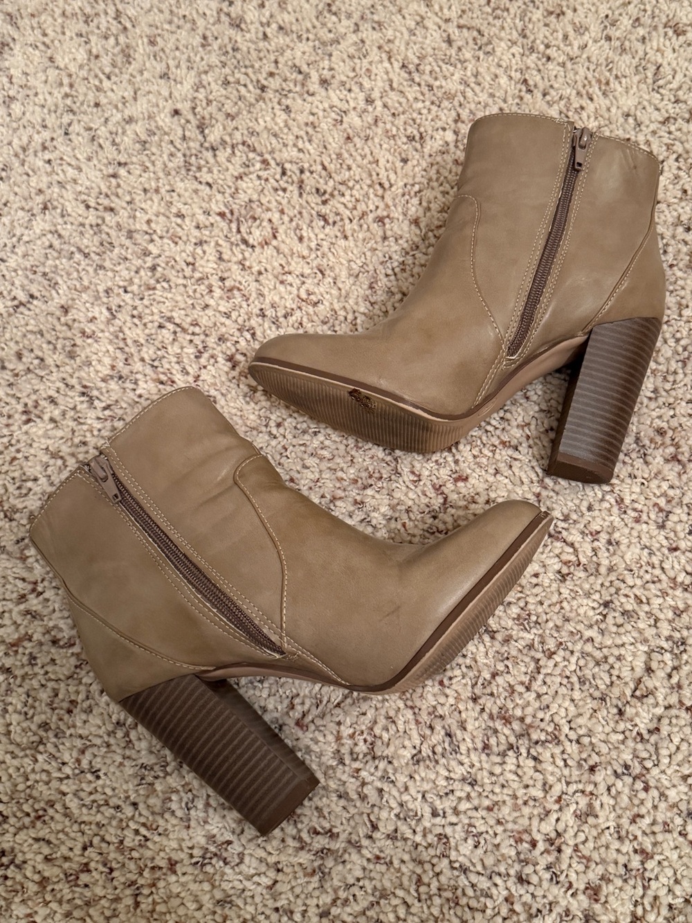 🌉 Taupe Ankle Boots